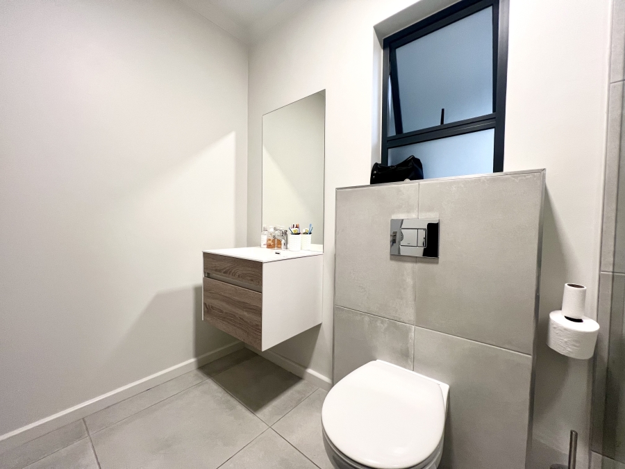 1 Bedroom Property for Sale in Table View Western Cape